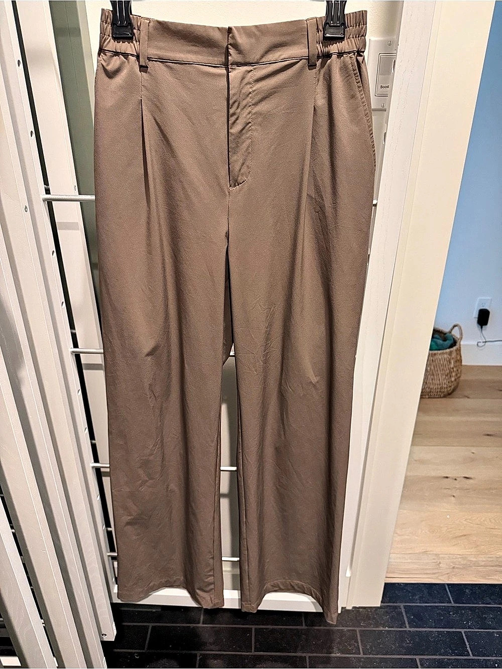 alo High-Waist Pursuit Trouser in Brown Small Like New